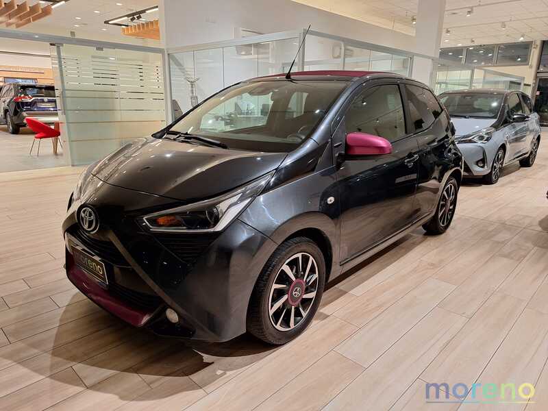 TOYOTA Aygo - 1.0 x-wave grey m-mt 72cv - usato